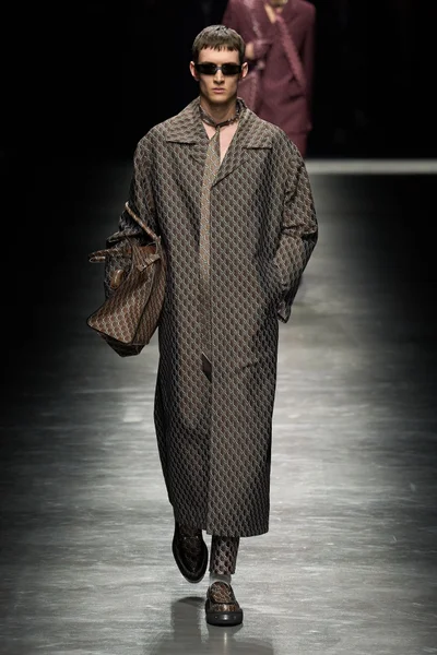 Look 12